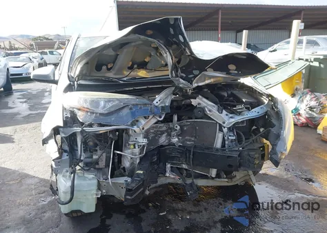 2017 Toyota Corolla Le z USA, uszkodzony, nr VIN 5YFBURHE0HP705948